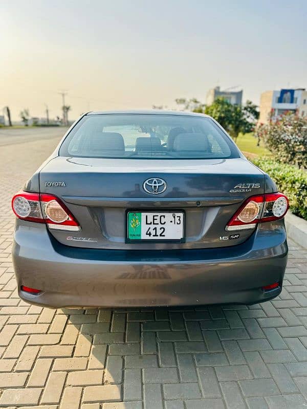 Toyota Corolla Altis 2012 1