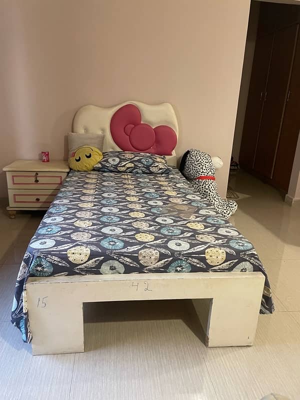 hello kitty single bed with side table 3