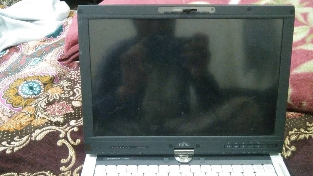 FUJITSU leptop screen rotatable with touch 5