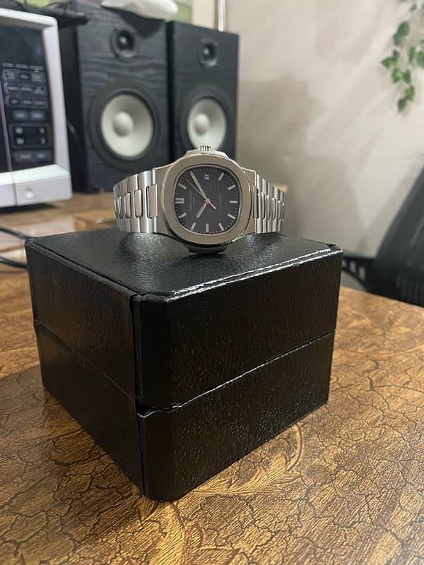 Men watch 6