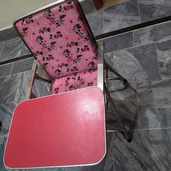 kids table and chair 0