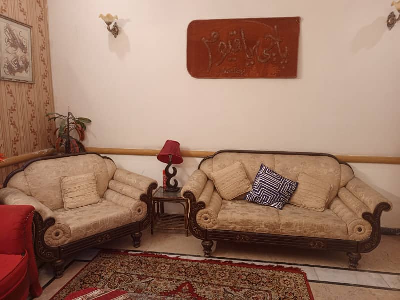 1 kanal beautiful uper portion for rent at the prime location of Johar town 5