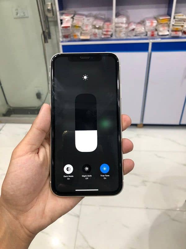 IPhone 11 white colr  jv 64jb true tone on face id OK hai urgent sale 0