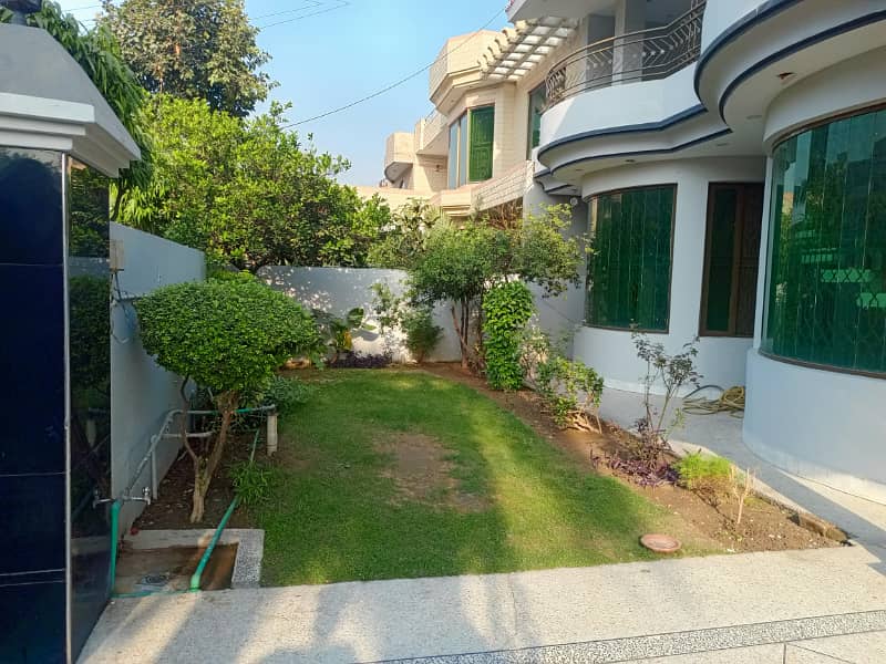 1 kanal beautiful house for rent at the prime location of Johar town 0