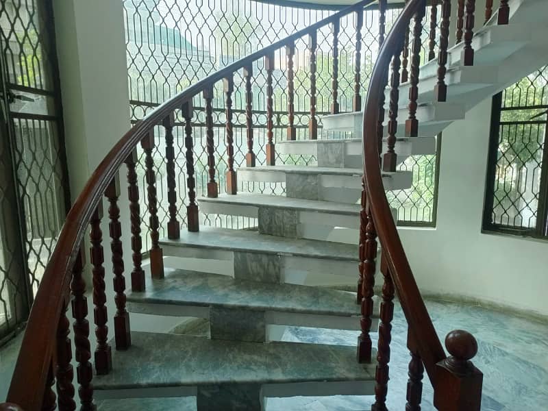 1 kanal beautiful house for rent at the prime location of Johar town 15