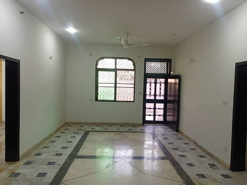 1 kanal beautiful house for rent at the prime location of Johar town 28