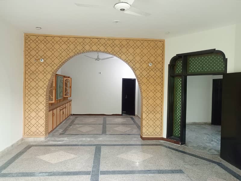 1 kanal beautiful house for rent at the prime location of Johar town 30