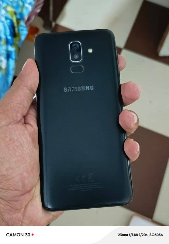 Samsung Galaxy J8 (2018) 0