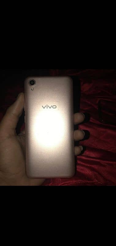 vivo y90 ha 10 by 8 condition ha . . . . 2gb ram. . . 32gb mamery ha 5