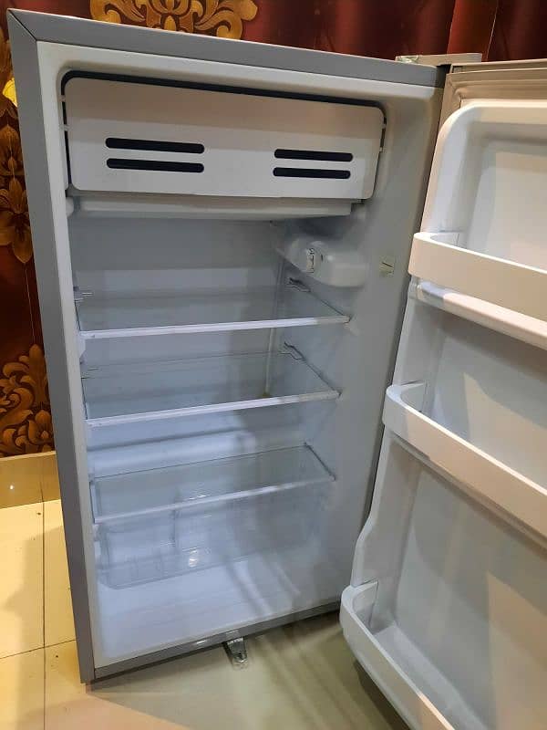 Room Refrigerator / Fridge 3