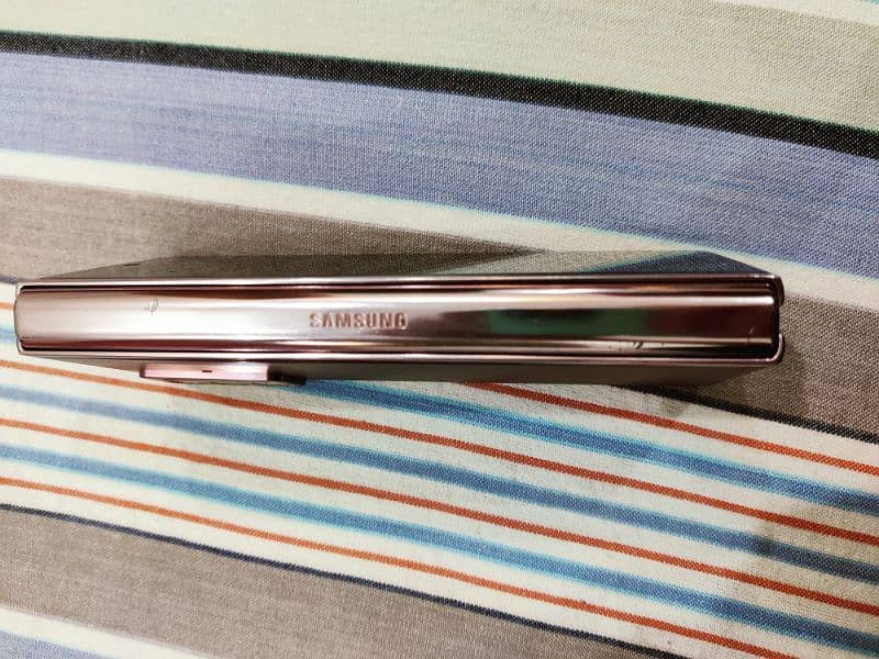 Samsung Galaxy Z Fold 2 1