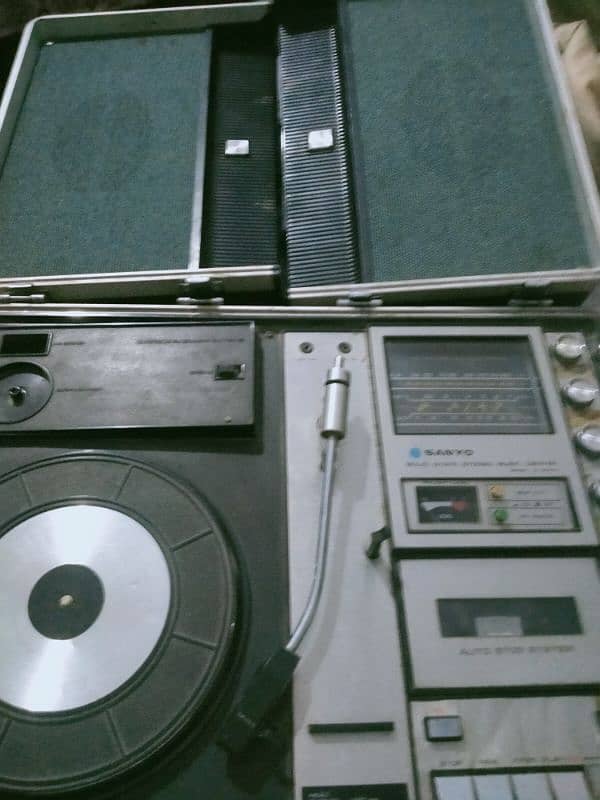 SANYO JAPAN, G-2615H-2 MUSIC CENTER WITH PHONO, TAPE DECK AND RADIO 5