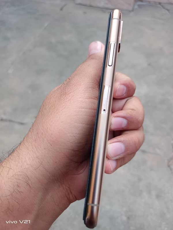 IPhone XS 4