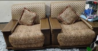 4 seater sofa with 1 table . . contact 03119777857