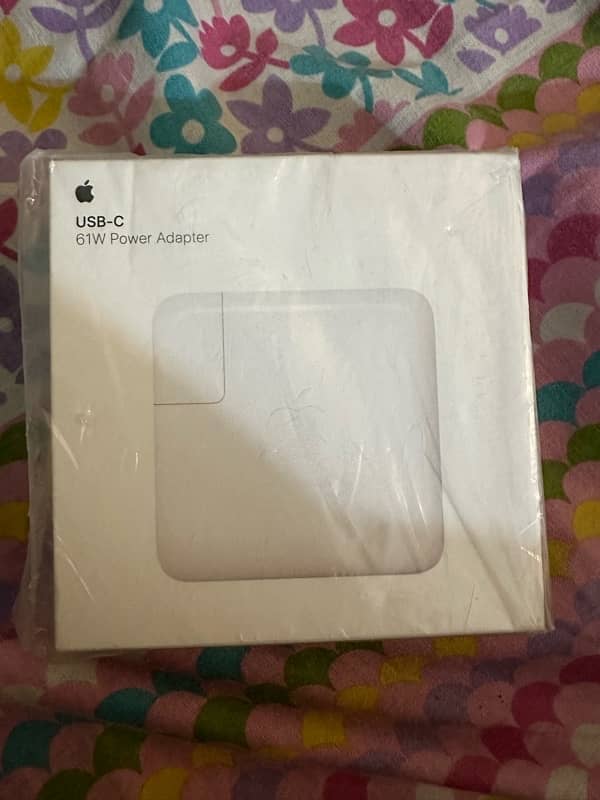 Apple Original adapter 61 watt macbook pro charger 1