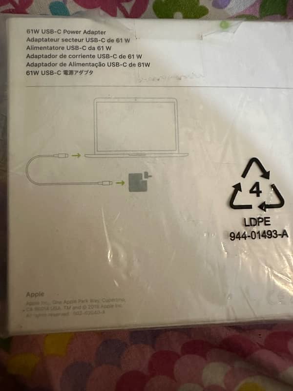 Apple Original adapter 61 watt macbook pro charger 2