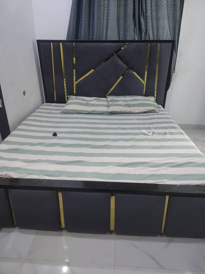 wooden bed poshish wala with dressing 1