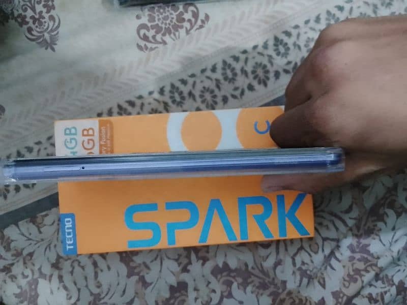 Tecno Spark 8C just open box 3