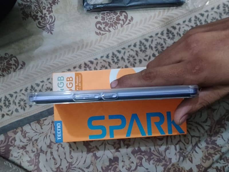 Tecno Spark 8C just open box 4