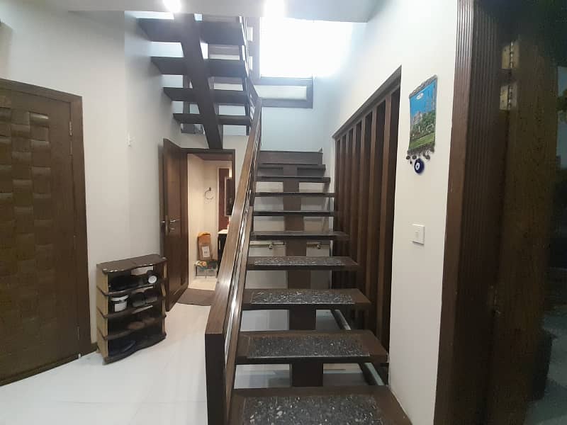 10 MARLA FULLY FURNISHED LAVISH HOUSE FOR RENT IN DHA PHASE 5. 10