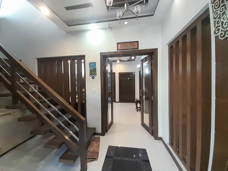 10 MARLA FULLY FURNISHED LAVISH HOUSE FOR RENT IN DHA PHASE 5. 27