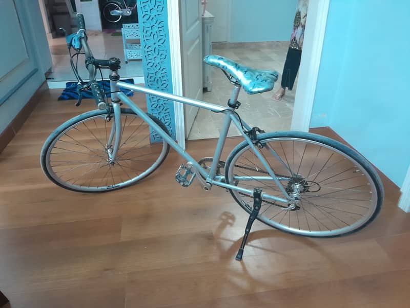 Super thin tyre Road Bike slightly used 0