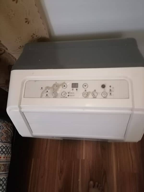 tarrington house 1 ton imported Ac is for sale 1