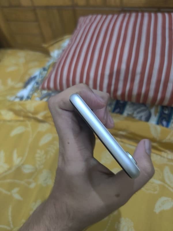 IPhone XR 128gb Factory unlocke PUBG lover 5