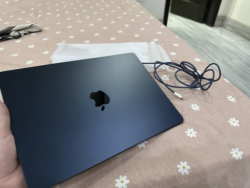 MacBook Air M2 100% Battery Health Midnight 0