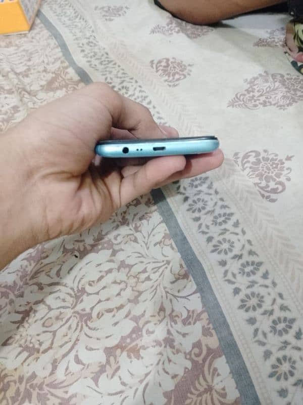 Realme C-21y in good condition 4