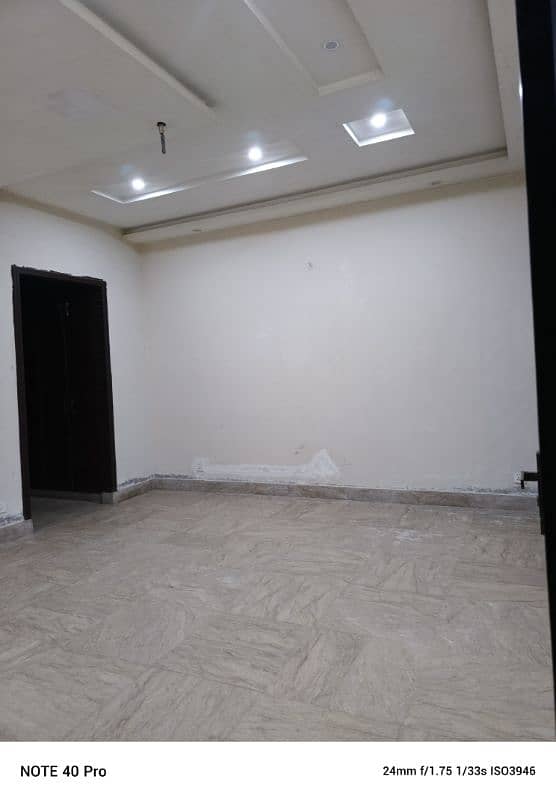 portion For Rent . . . Link Model Town 8 marla 2