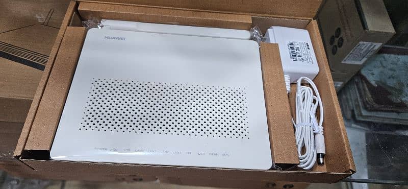 HUAWEI 8546M NEW 5DBI ANTEENA , WIFI ROUTER. BOX PACK EPON/GPON ,XPON 1