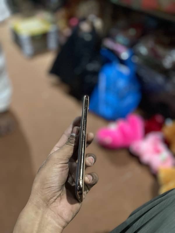 iPhone XS condition  10 by 10 betrry 88 64 hn 2