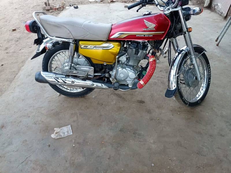 Honda 125cc self start Golden speacial edition 2