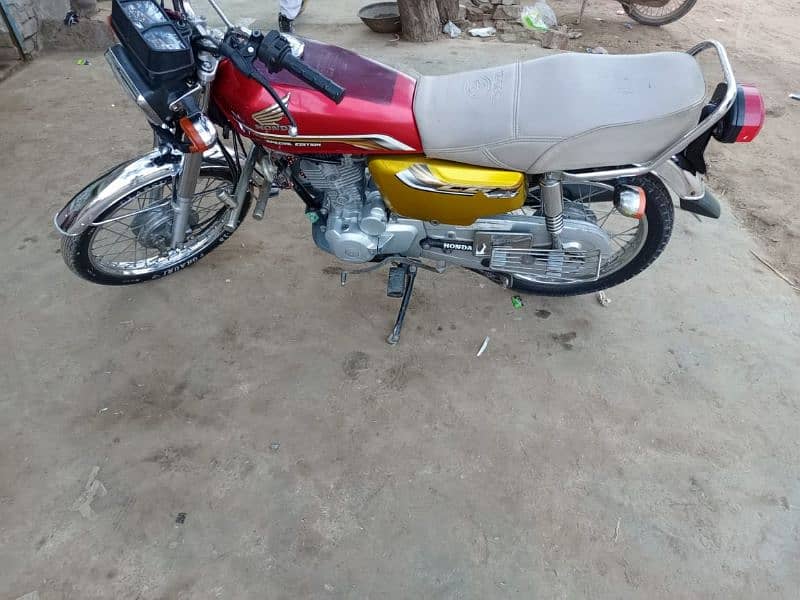 Honda 125cc self start Golden speacial edition 3