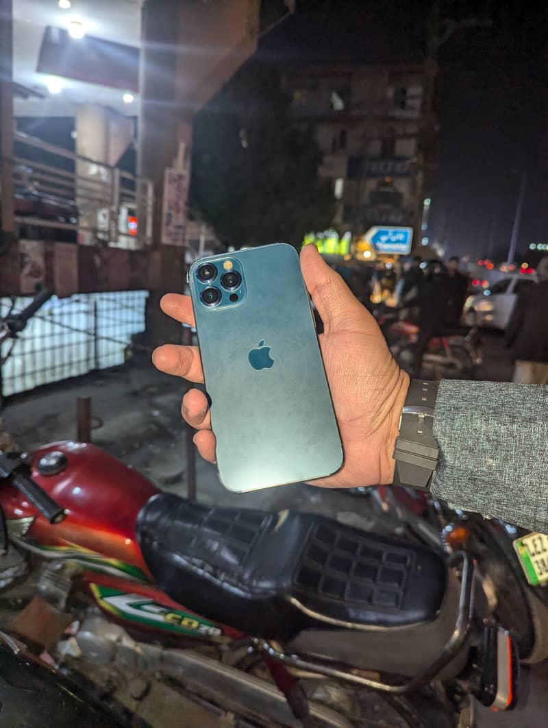 I phone 12 pro max 128 gb 8