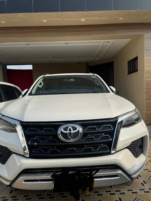 Toyota Fortuner V 2021 1