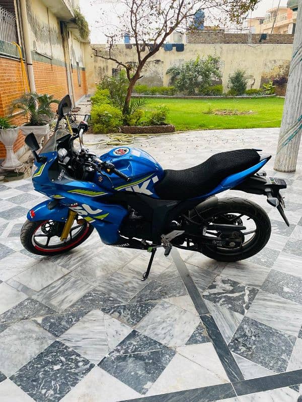 Suzuki Gixxer 150cc 2022 model Islamabad number lush condition 1