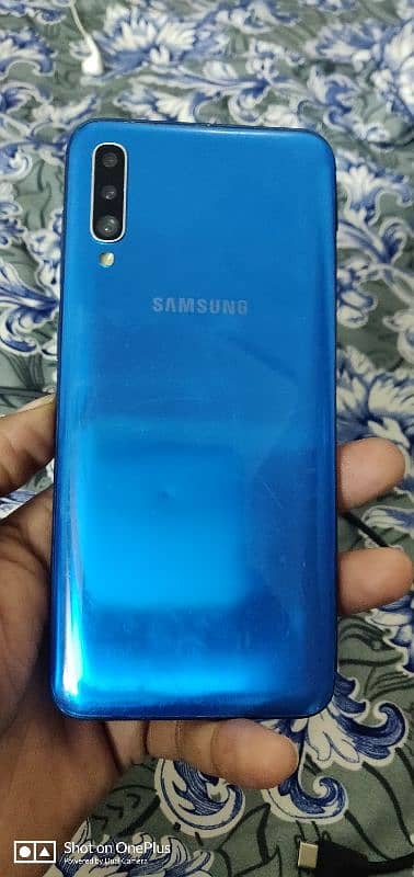 Samsung A50 4/128 Gb 4