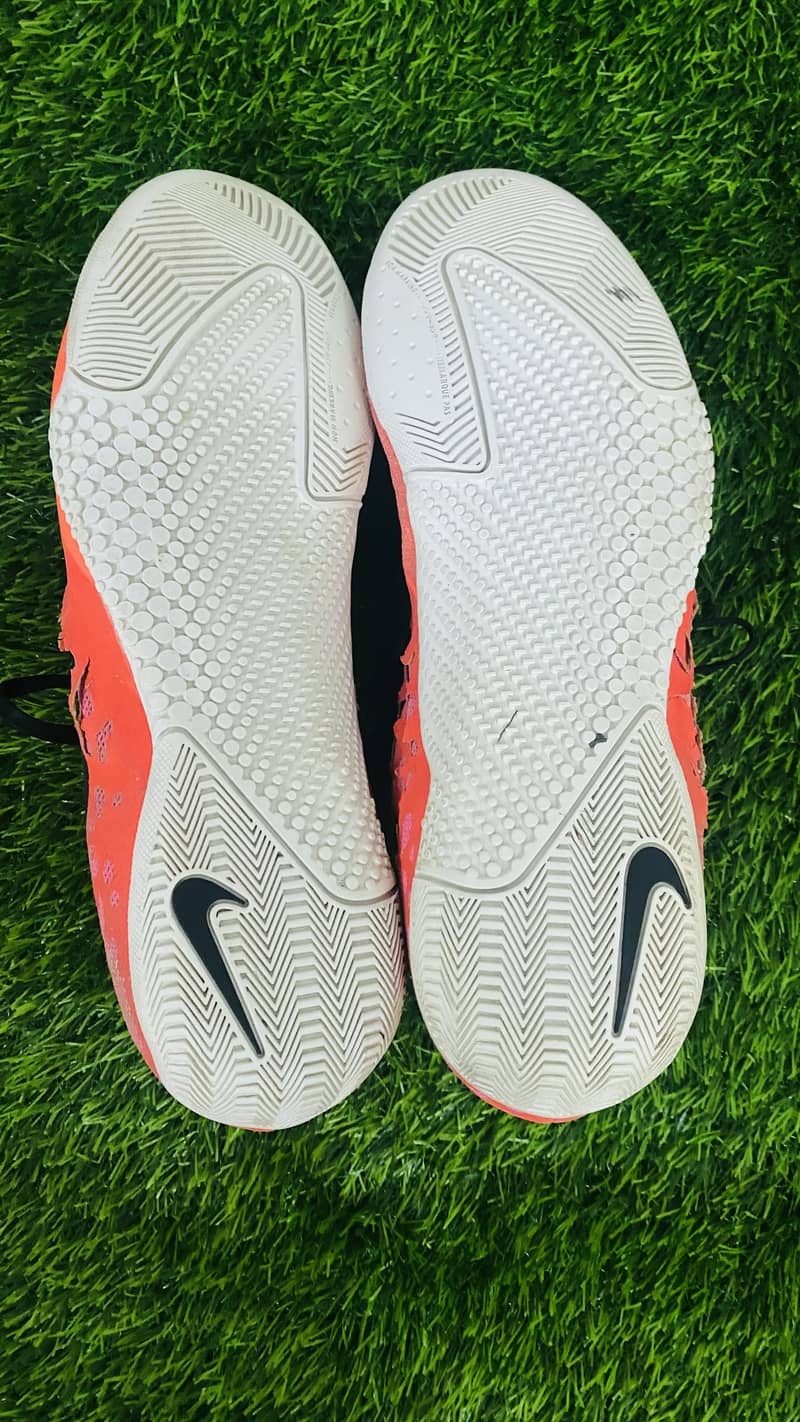 Nike football gripper 0