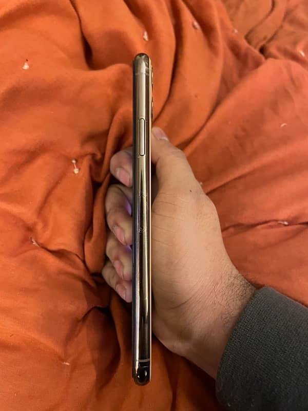 Iphone 11 pro max jv 256 gb gold color 4