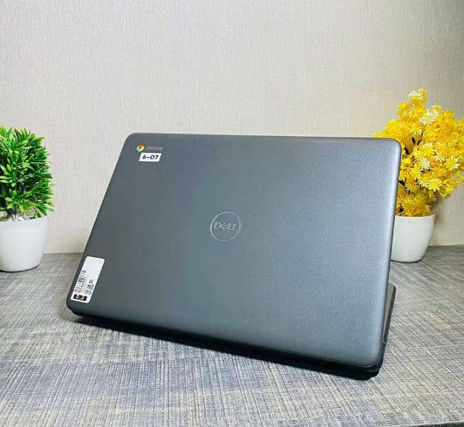 Dell Chromebook 14.1 inch  4gb /32gb 1