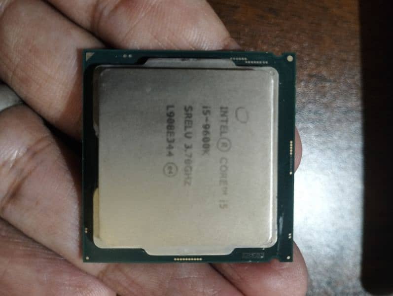 9th gen 9600k Processor with 4 Pipes Cooler 0