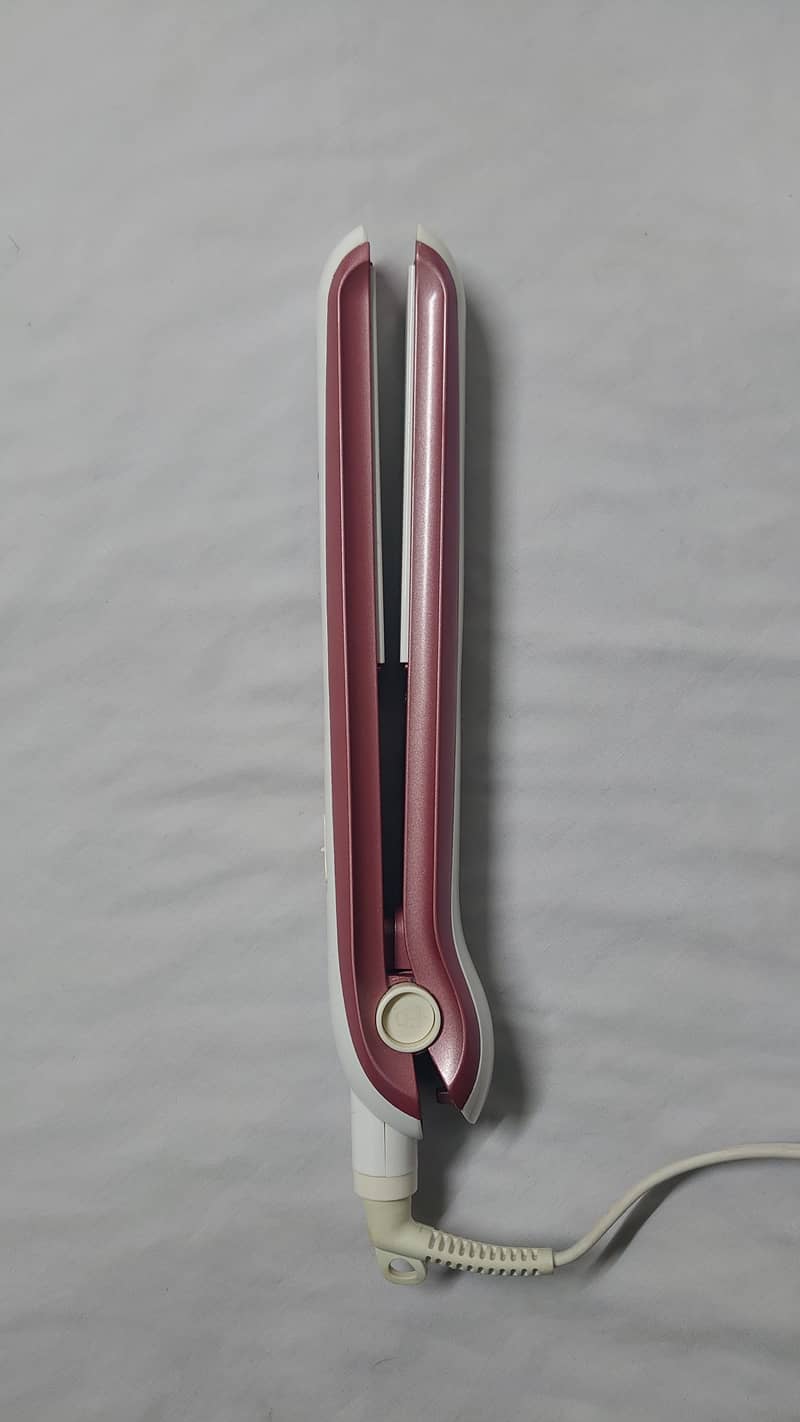 Olsenmark Ceramic Hair Straightener - Used Condition 1