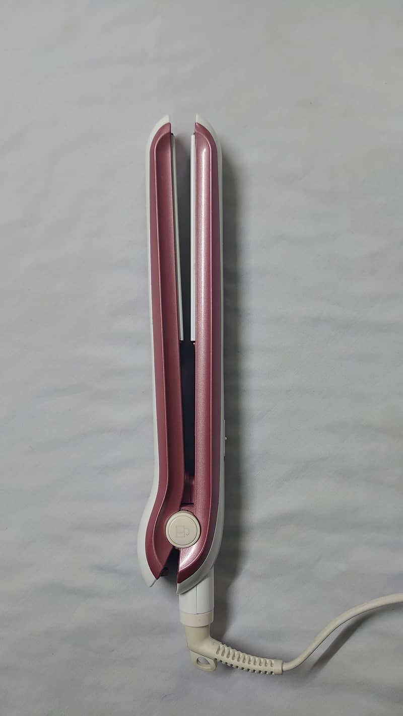 Olsenmark Ceramic Hair Straightener - Used Condition 3