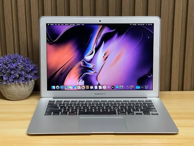 APPLE MACBOOK AIR (2017) 8/128gb FLASH SSD STORAGE 0