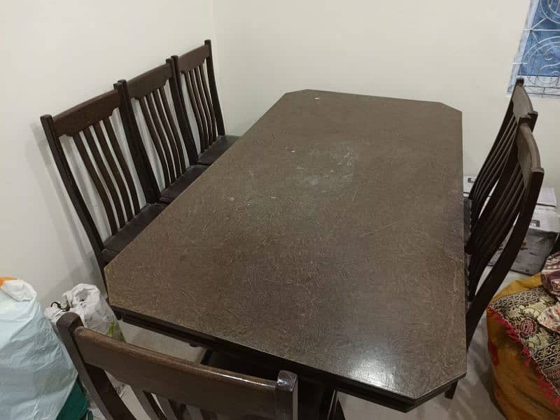 Dining table in good condition for sale 4