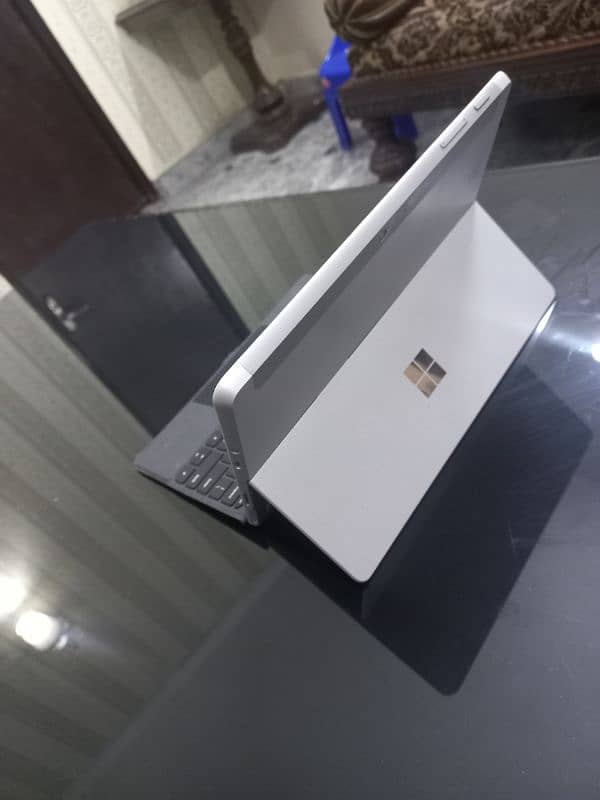 Microsoft Surface GO 2 3