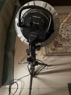 Godox tl4 light with softbox and stand