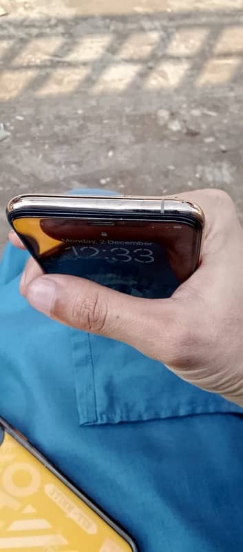 iphone xs 256gb pta approved 4